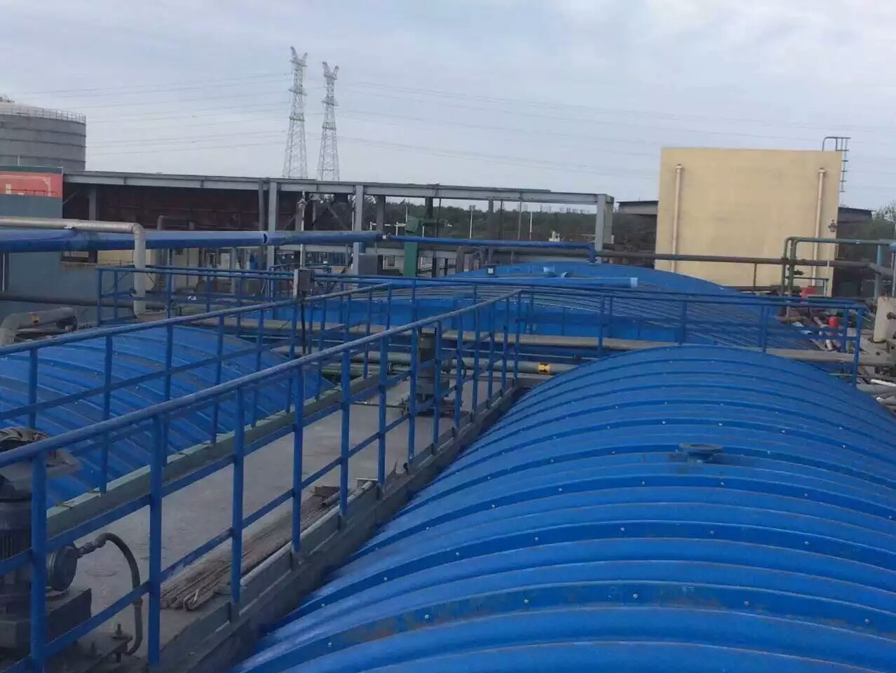 弧形玻璃鋼蓋板防滑設(shè)計-提供安全保護(hù)